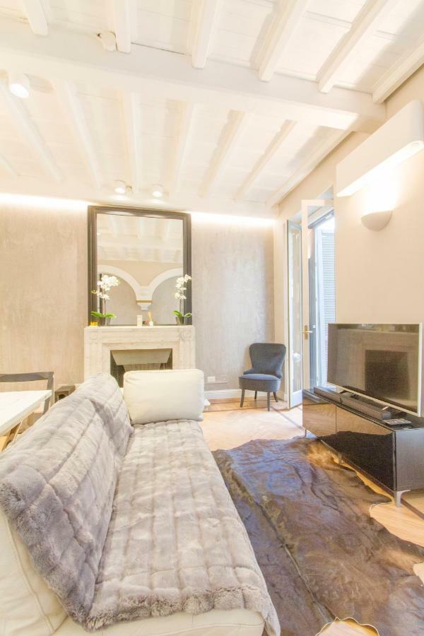 Elegante E Completamente Arredato Apt In Duomo Milano Dış mekan fotoğraf