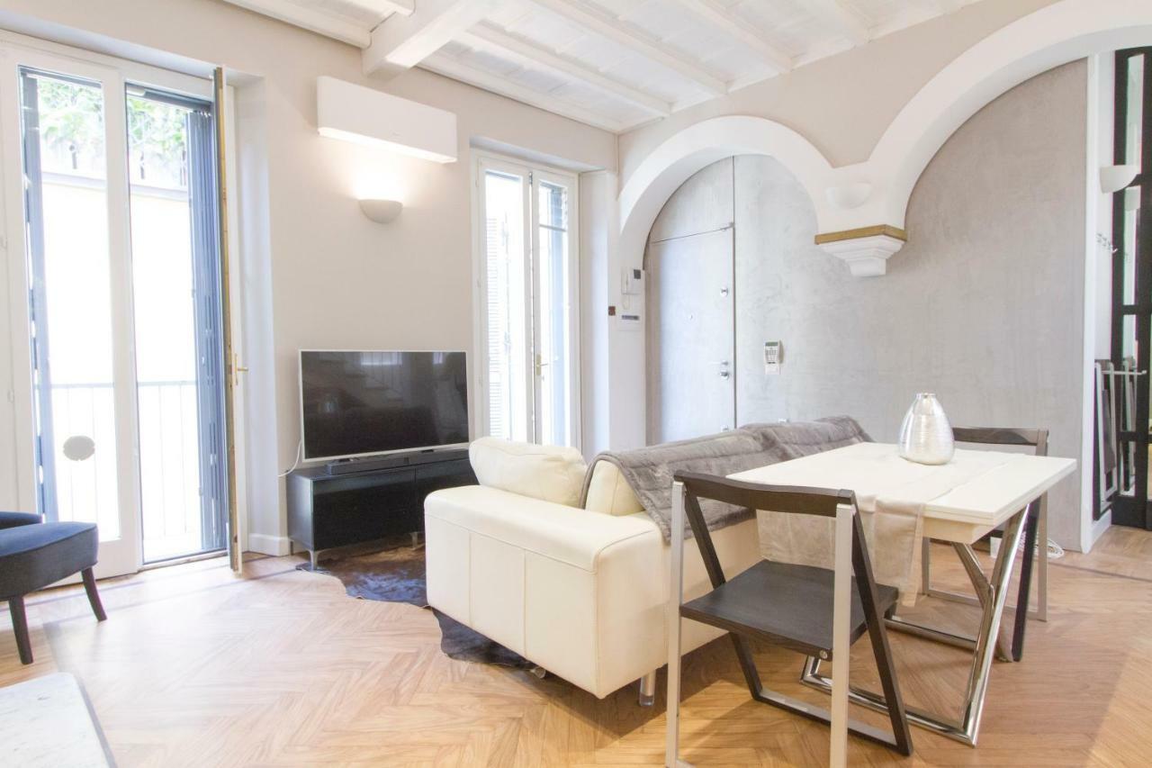 Elegante E Completamente Arredato Apt In Duomo Milano Dış mekan fotoğraf